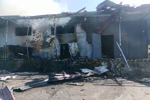 РФ ударила по отделению "Новой почты" в Винницкой области, есть раненые. Фото