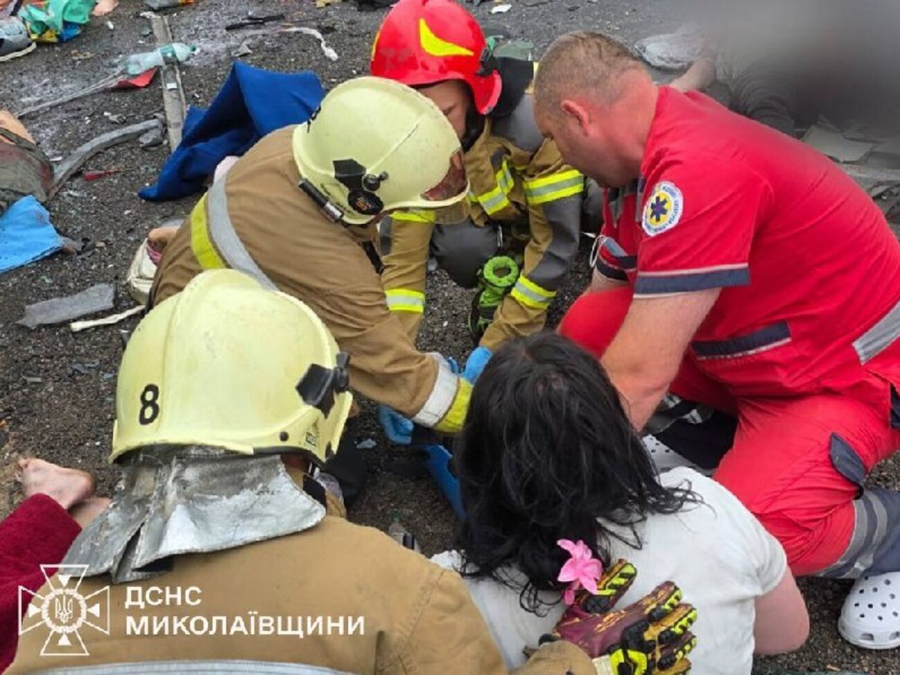 "Ехали на отдых с семьями". Стало известно, кто погиб в ДТП с автобусом под Николаевом и кто вероятный виновник