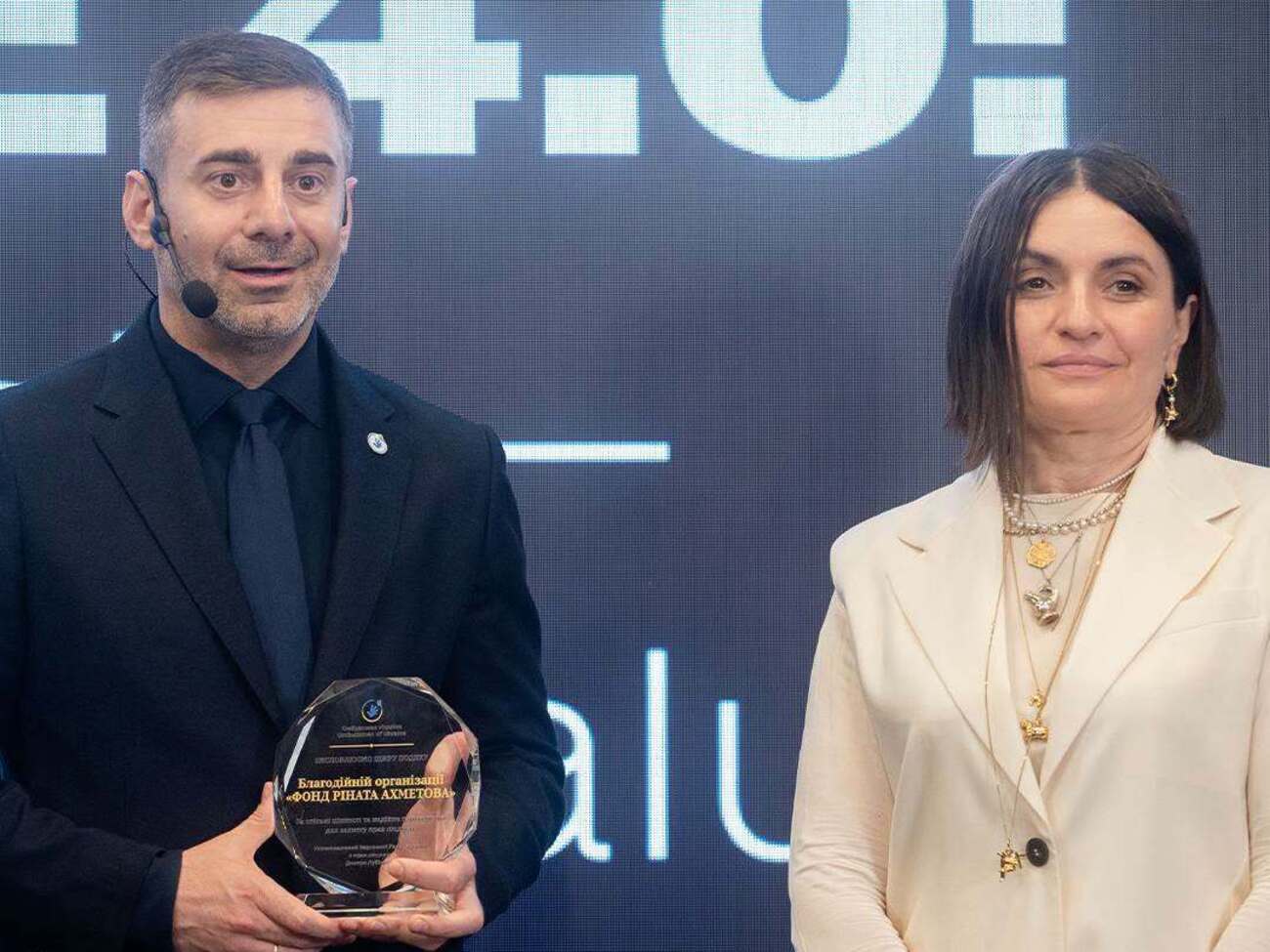 Ахметов отримав особисту відзнаку від омбудсмена