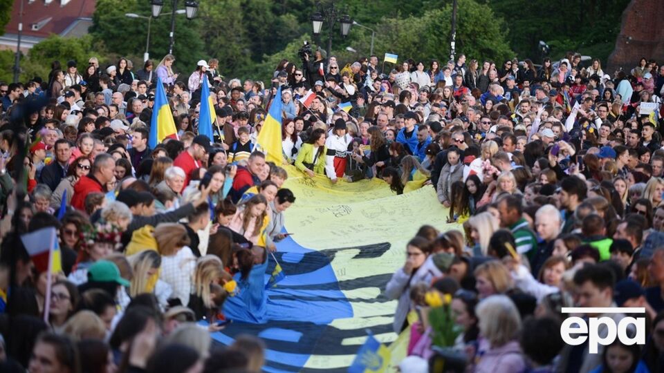 "Що робити з цими людьми?" У Польщі тисячі українських біженців можуть втратити житло