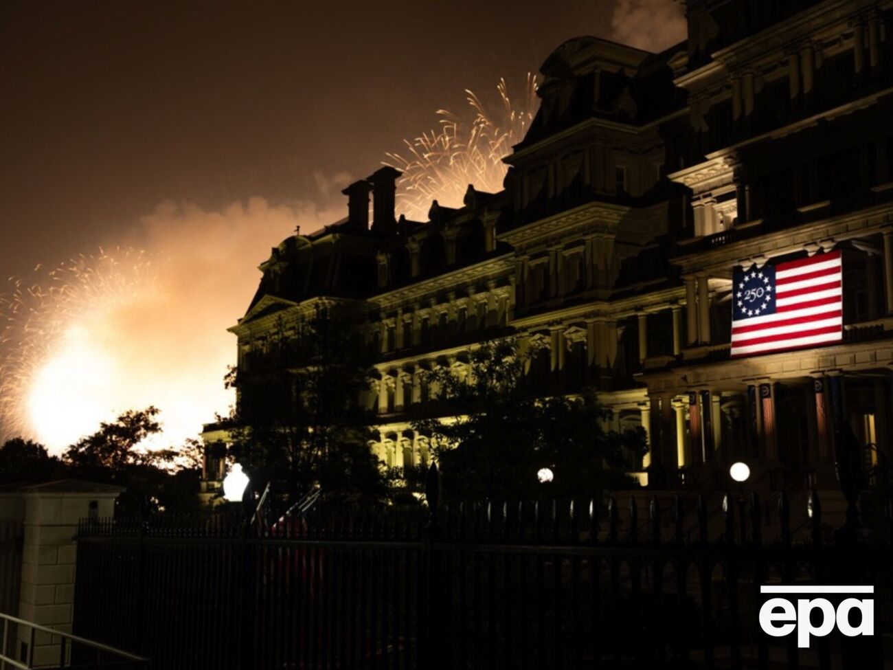 З нагоди 250-річчя США. У пасажирський літак влучив феєрверк. Як це сталося