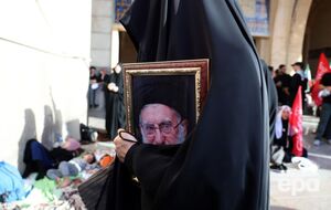 "Самый большой мерзавец". На похоронах аятоллы Хаменеи в Тегеране официально призвали к ликвидации Трампа