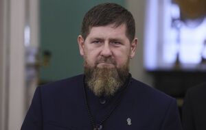 На початку війни Кадиров опублікував відео "за 7 км від Києва". ЗМІ з’ясували, де насправді його знято