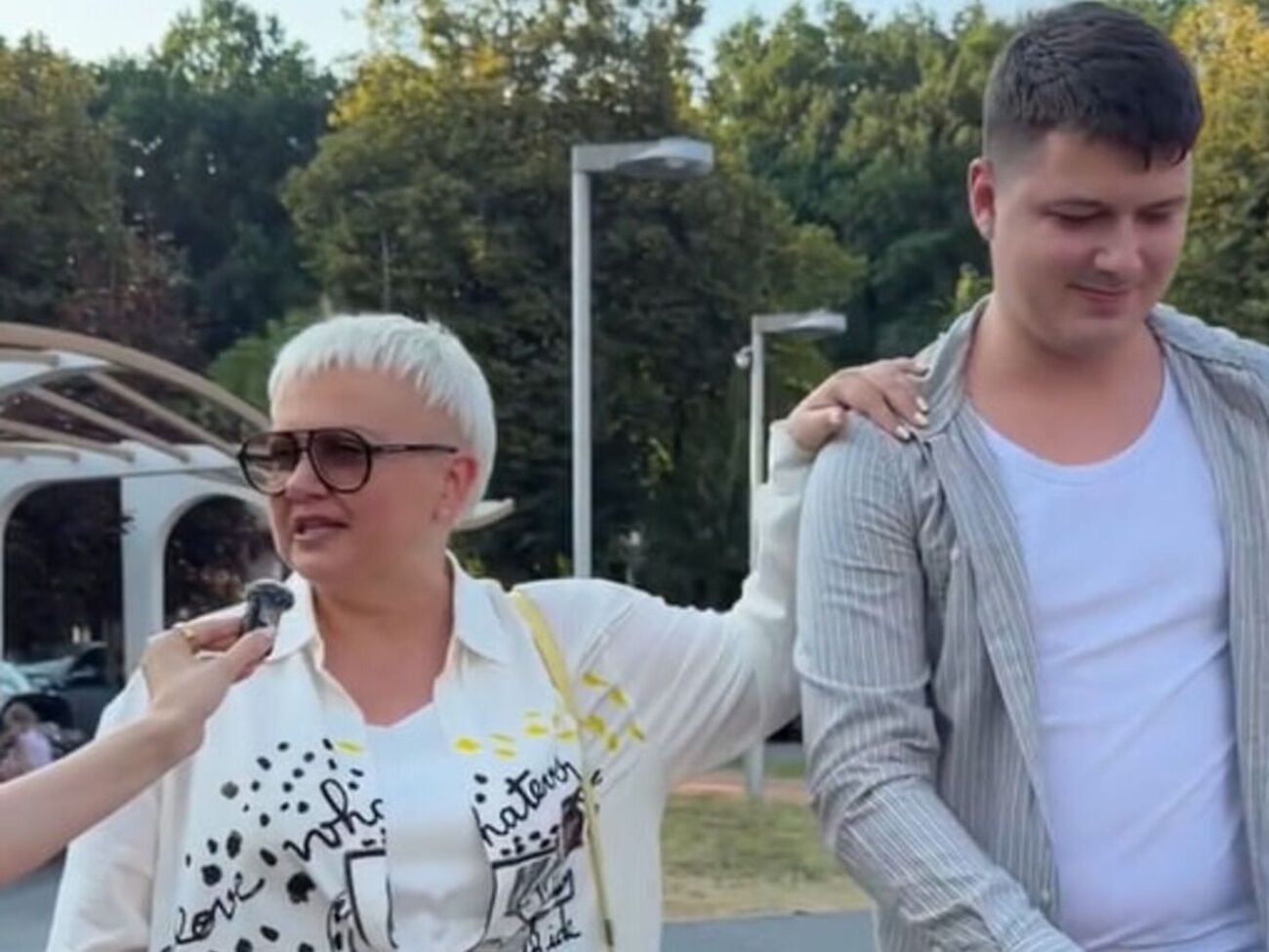 В Україні 53-річна блогерка покинула чоловіка заради 24-річного коханого. Що сказав її 30-річний син
