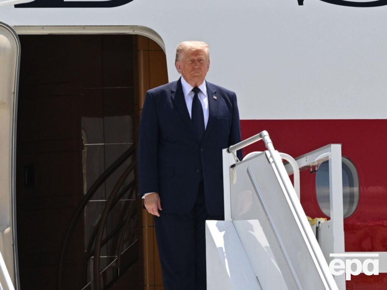 Трамп: Путин и Зеленский хотят завершить войну, "хотя сейчас это не кажется вероятным"