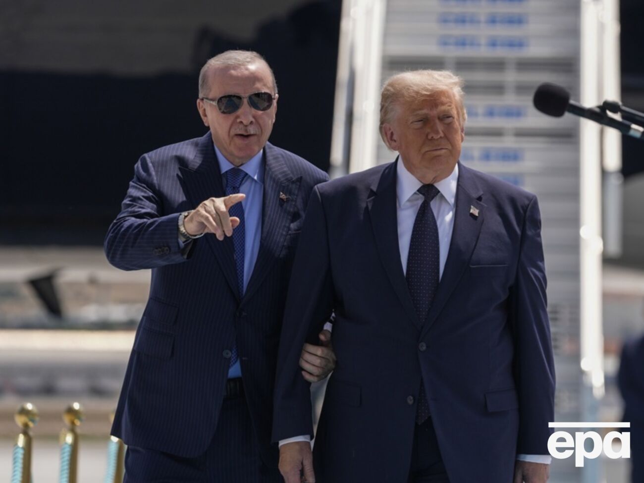 "Це різанина, не шліть мені їх". Трамп розповів, що Гегсет надсилає йому фото з фронту в Україні