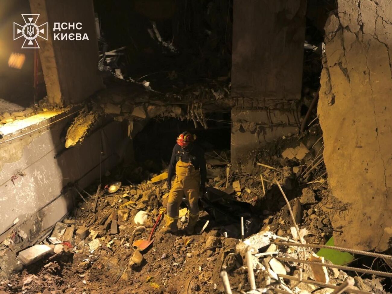 В Киеве продолжает расти число погибших в результате воскресной атаки РФ. Фото