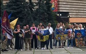 "Спаплюжив пам'ять героїв." Учасники мітингу закликали президента звільнити очільника Деснянської РДА Бахматова