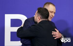 Зеленский и Навроцкий впервые поговорили после скандала с орденом. Как это было