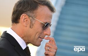 Макрон оконфузився, намагаючись поцілувати руку першої леді Туреччини. Відео