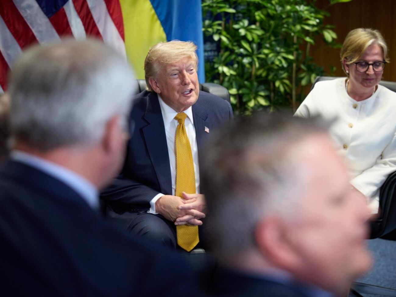 "Трудно поверить, правда?" Как Трамп похвалил Зеленского, спутал его с Путиным – а потом выкрутился. Самое интересное о встрече