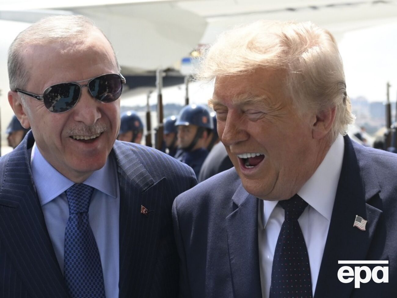 Трамп не хотів їхати на саміт НАТО – а їдучи з нього, освідчувався в любові. Як союзники цього домоглися?