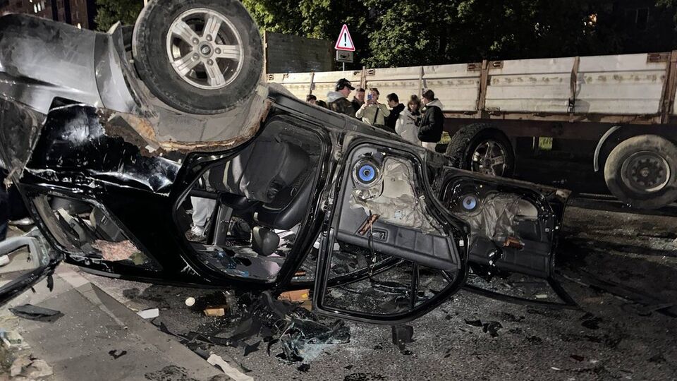 "Побили, затягли й утекли. Люди збунтувалися". У Львові перекинули автомобіль ТЦК