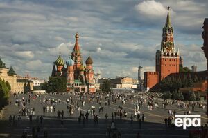Ночью Красную площадь оцепили около 10 пожарных, "скорые" и полиция. Что известно