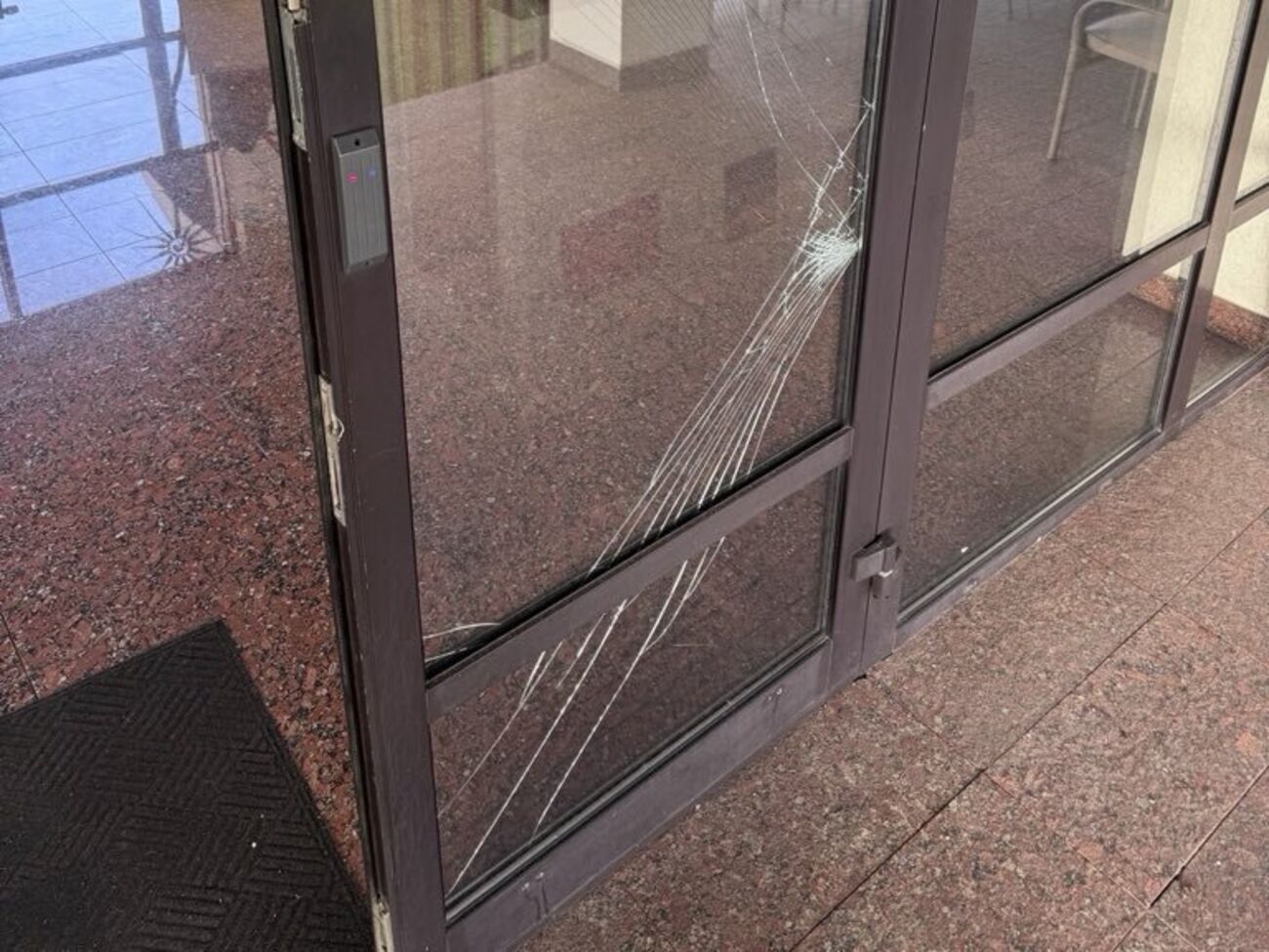 Обстріл РФ пошкодив будівлю посольства Литви у Києві. В країні відреагували 