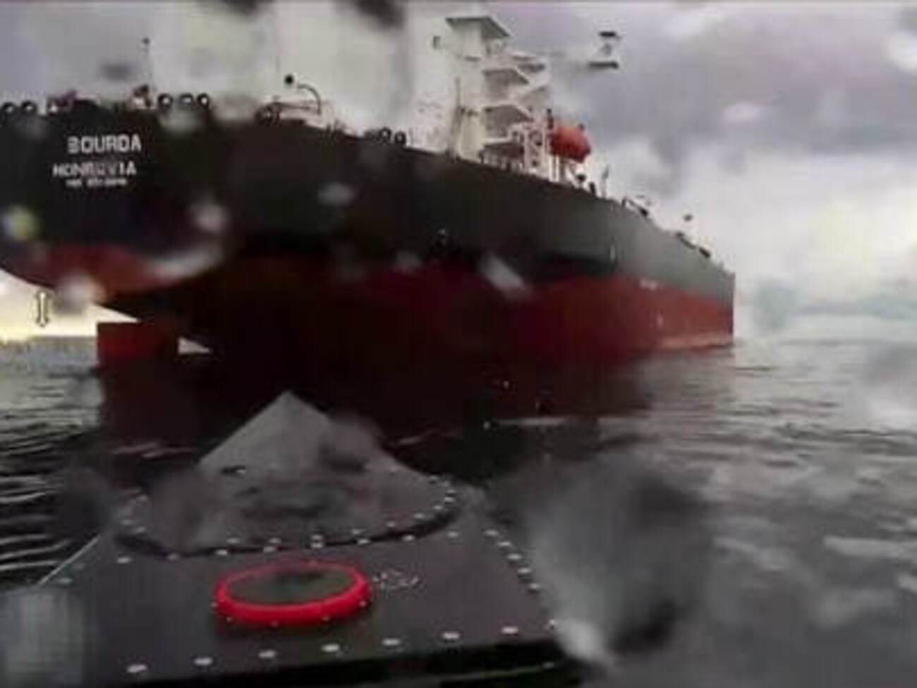 Украинские морские дроны отправили на дно российский контейнеровоз, находящийся под санкциями. Видео