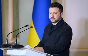 Зеленський – на четвертому місці рейтингу довіри українців. Хто лідирує – соцопитування