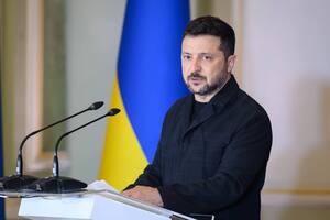 Зеленський – на четвертому місці рейтингу довіри українців. Хто лідирує – соцопитування