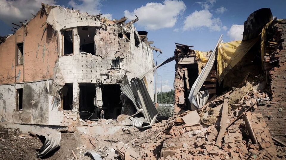 РФ скинула чотири бомби на Суми. Загинув чоловік, який проїжджав поруч