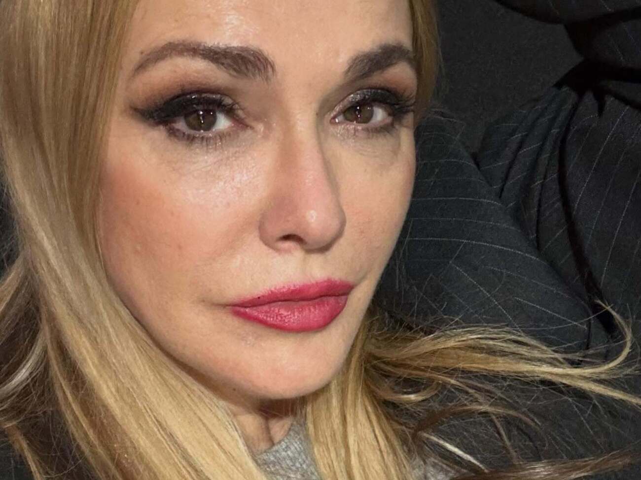 "Важкі думки щодня". Сумська зворушила заплаканим обличчям і відвертими постом