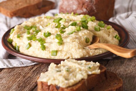 Готовьте сразу побольше, потому что это очень вкусно. Одесский форшмак. Рецепт