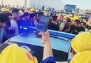 У Росії понад 1 тис. китайських робітників влаштували протест і оточили автомобіль силовиків. Відео