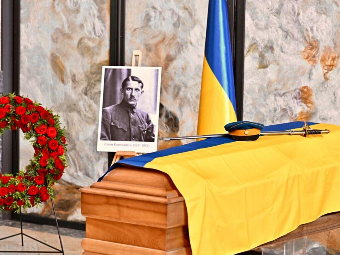 У Нідерландах провели ексгумацію останків першого лідера ОУН Коновальця. Де його перепоховають