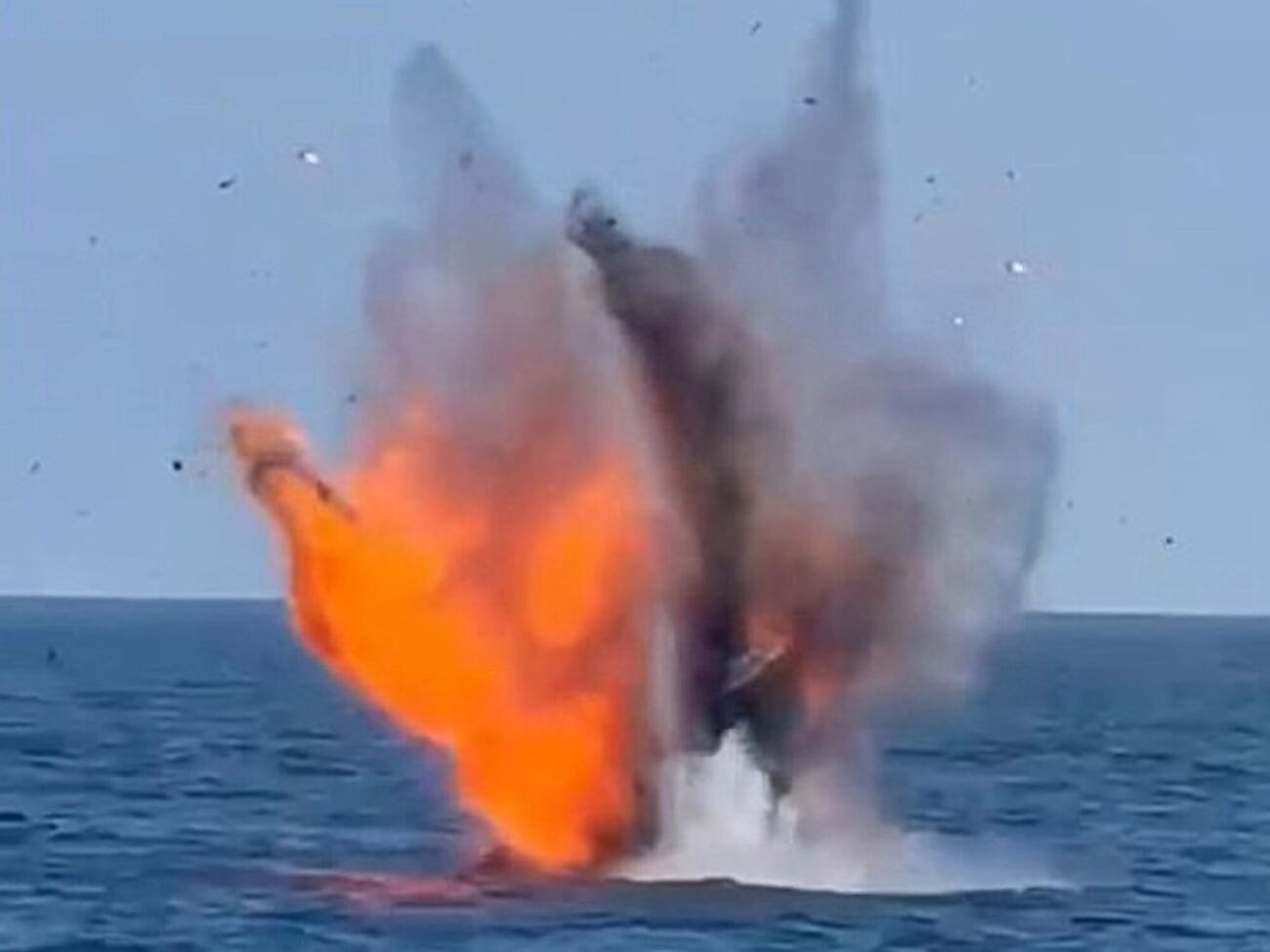 Румыния уничтожила два российских дрона в Черном море. Видео
