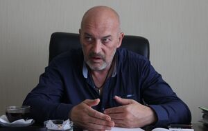 Невже ніхто не перевірив документи людини, якій віддавали під контроль фінансову систему держави? Чи все перевірили – й усіх усе влаштувало?