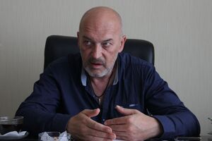 Невже ніхто не перевірив документи людини, якій віддавали під контроль фінансову систему держави? Чи все перевірили – й усіх усе влаштувало?