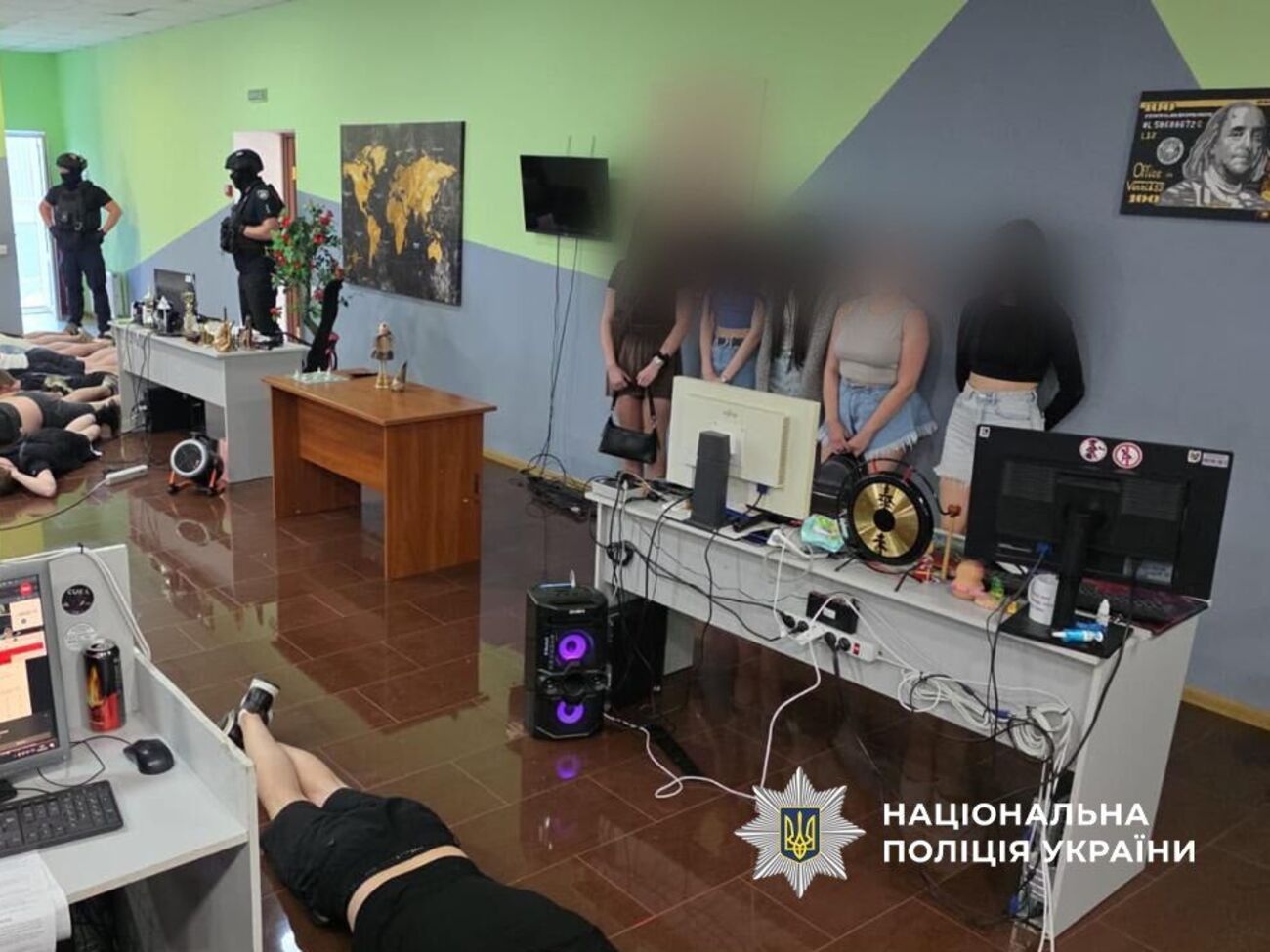 В Украине прекратили работу почти сотни мошеннических колл-центров. Как они работали