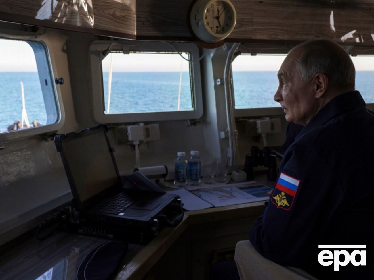 "Консерви", вазони і бронепоїзд. NYT розкрила, як Кремль створює фейкову реальність довкола Путіна