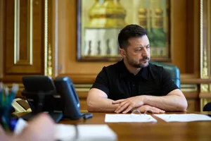 48-річний Зеленський узяв штангу на груди. Скільки разів він зміг її підняти. Відео