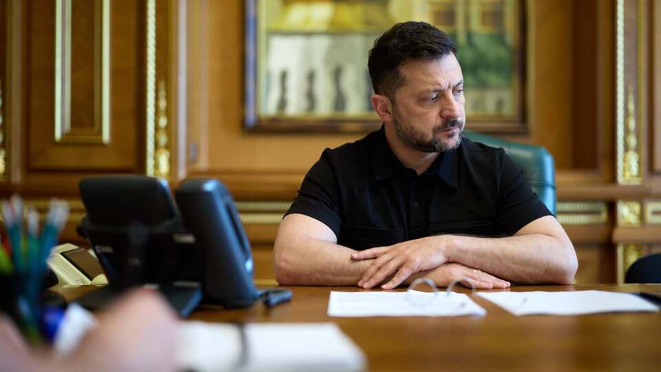 48-річний Зеленський узяв штангу на груди. Скільки разів він зміг її підняти. Відео