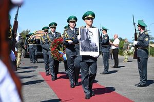 Прах Євгена Коновальця прибув в Україну. Фото