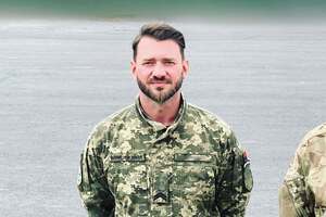 "Он зарабатывал хорошие деньги, но пожертвовал всем". Подруга Дикусара рассказала, где он служит