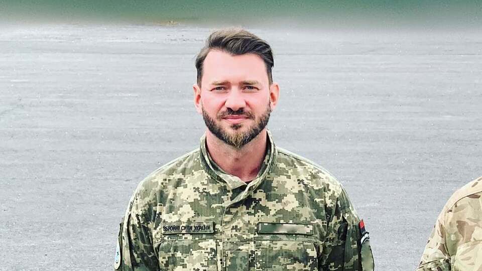 "Він заробляв гарні гроші, але пожертвував усім". Подруга Дікусара розповіла, де він служить