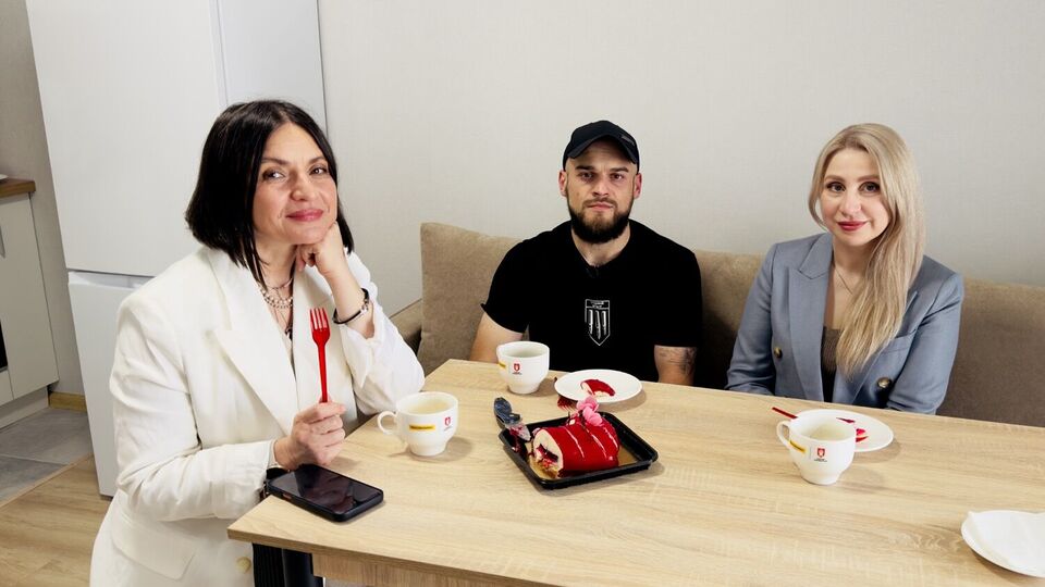 Фонд Рината Ахметова передал квартиру защитнику Мариуполя Михаилу Мурзе, который вернулся из плена