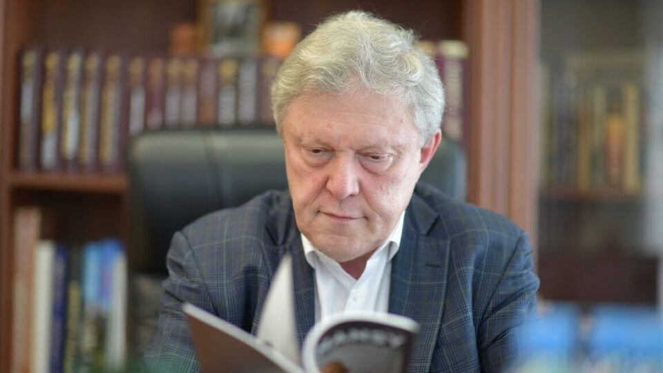 "Вас переїхала система", могила у Львові, затоплена шахта. Хто такий Явлінський, чию партію зняли з виборів у РФ. Головне