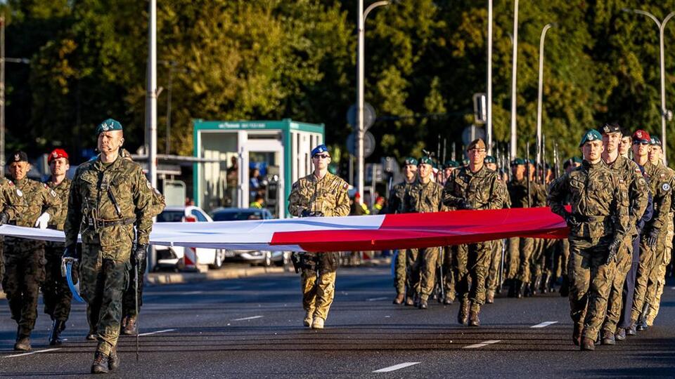 Крупнейший военный парад в Польше пройдет без Украины. Почему историк заявил о предательстве