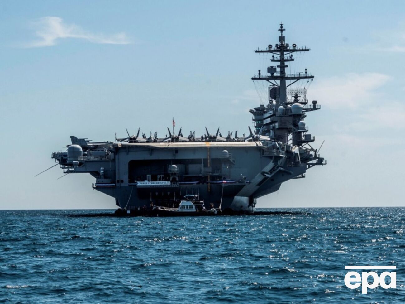Моряки хотіли стрибати за борт. Чому ситуація на американському авіаносці викликає занепокоєння