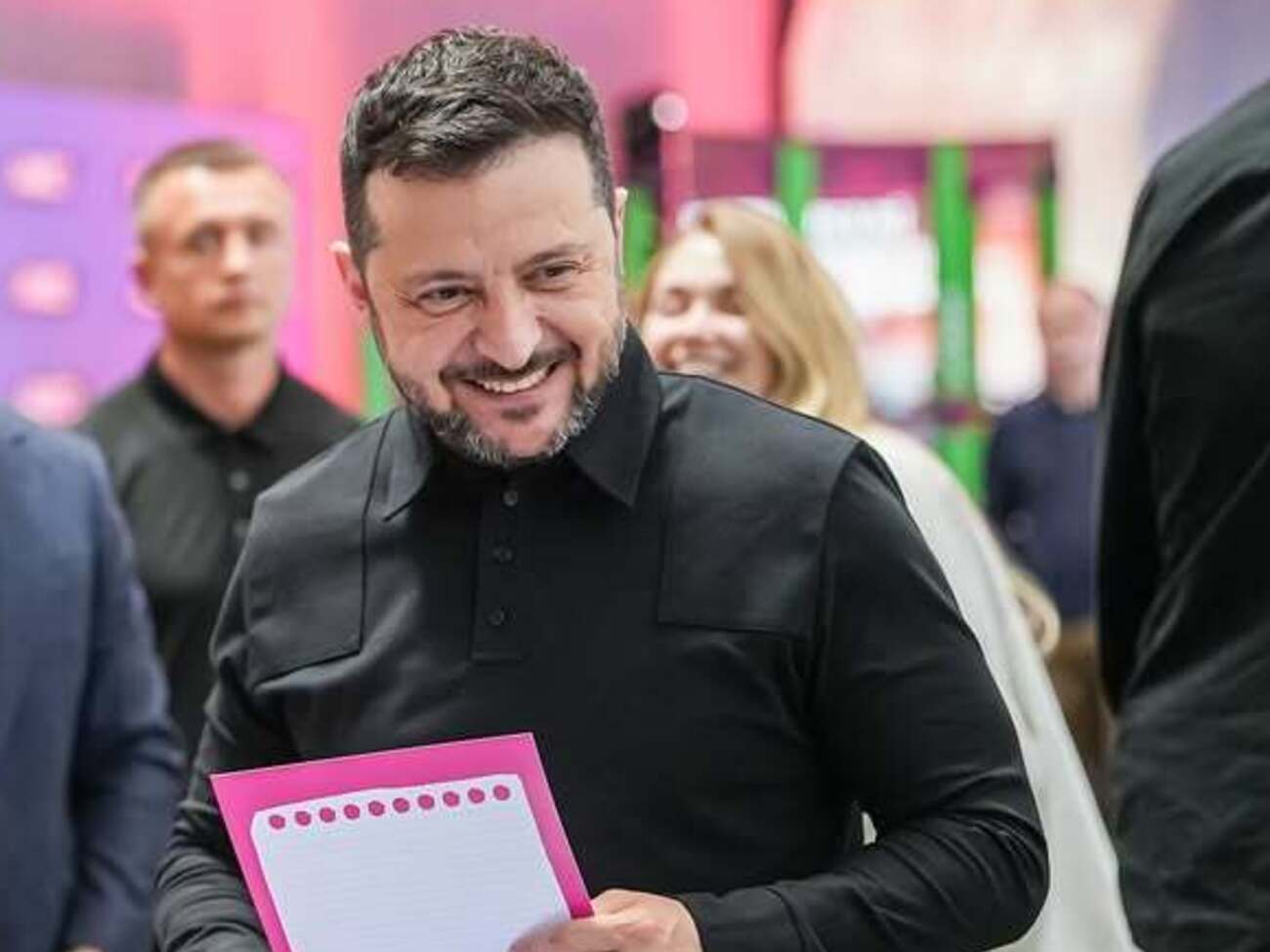 "Никто не сможет отнять у меня море". Зеленский – о мечтах, семье и силе объятий