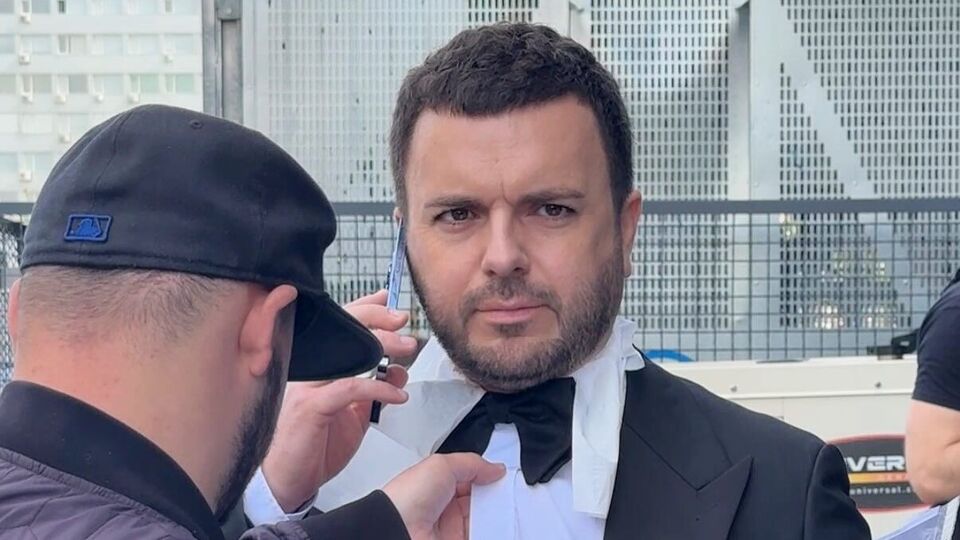 "Чекаємо на ексклюзивні кадри з першої ночі молодят". Решетнік ошелешив знімком з Роналду і його дружиною