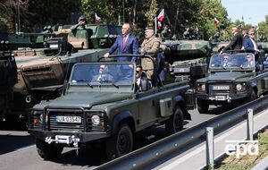 Польша масштабным парадом отмечает День вооруженных сил. Фото, видео