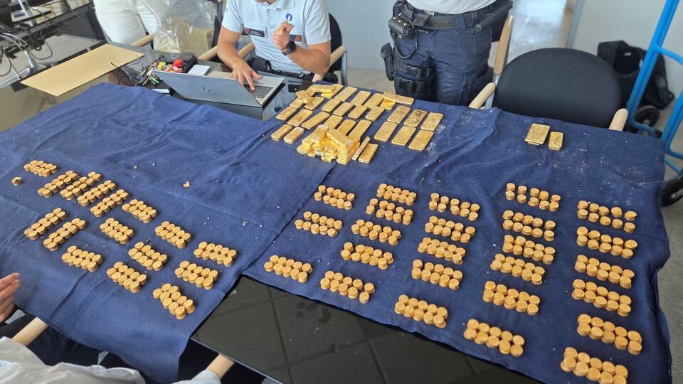 Випадкова знахідка на €9 млн. У Бельгії будівельники знайшли замуроване в стіну золото. Фото