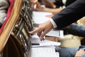 Зеленский не внес в ВР кандидатуры министров обороны и МИД. СМИ написало, кому может не хватить голосов