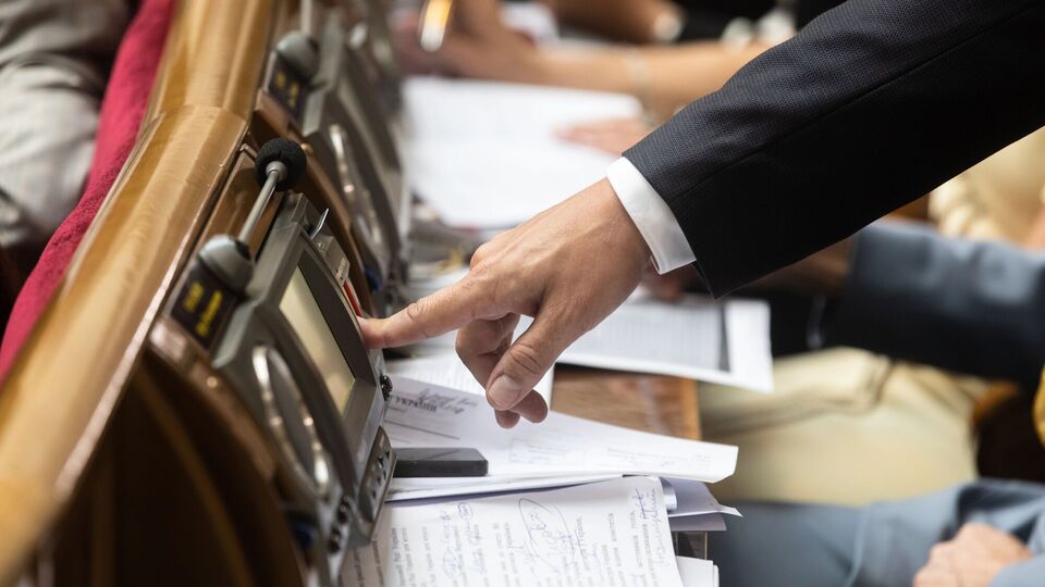 Зеленський не вніс у ВР кандидатур міністрів оборони і МЗС. ЗМІ написав, кому може забракнути голосів