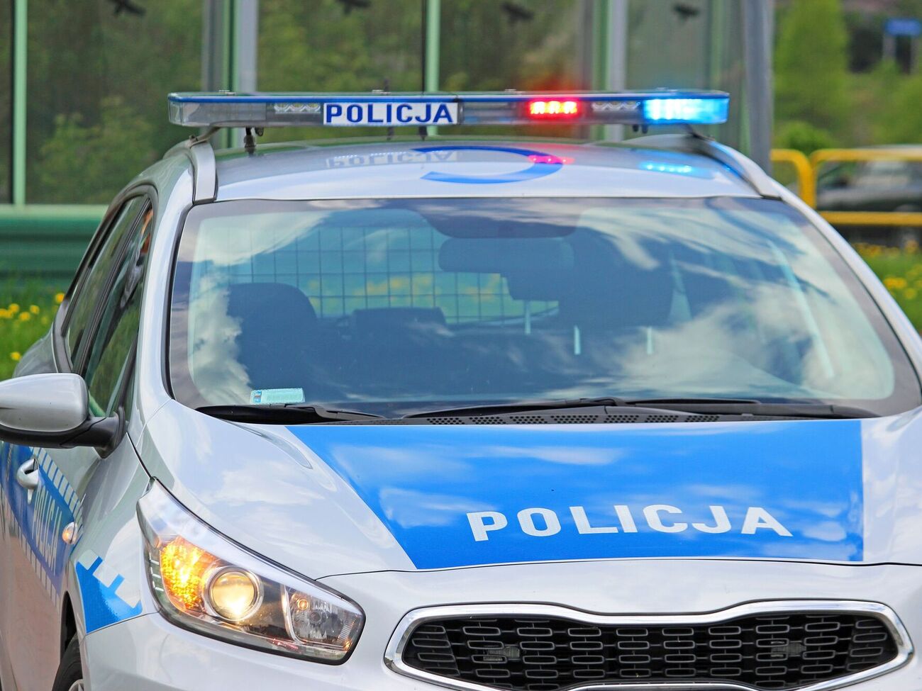 Викрутили руки та погрожували. У Польщі напали на двох дітей через українську мову