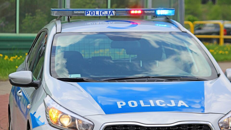 Викрутили руки та погрожували. У Польщі напали на двох дітей через українську мову