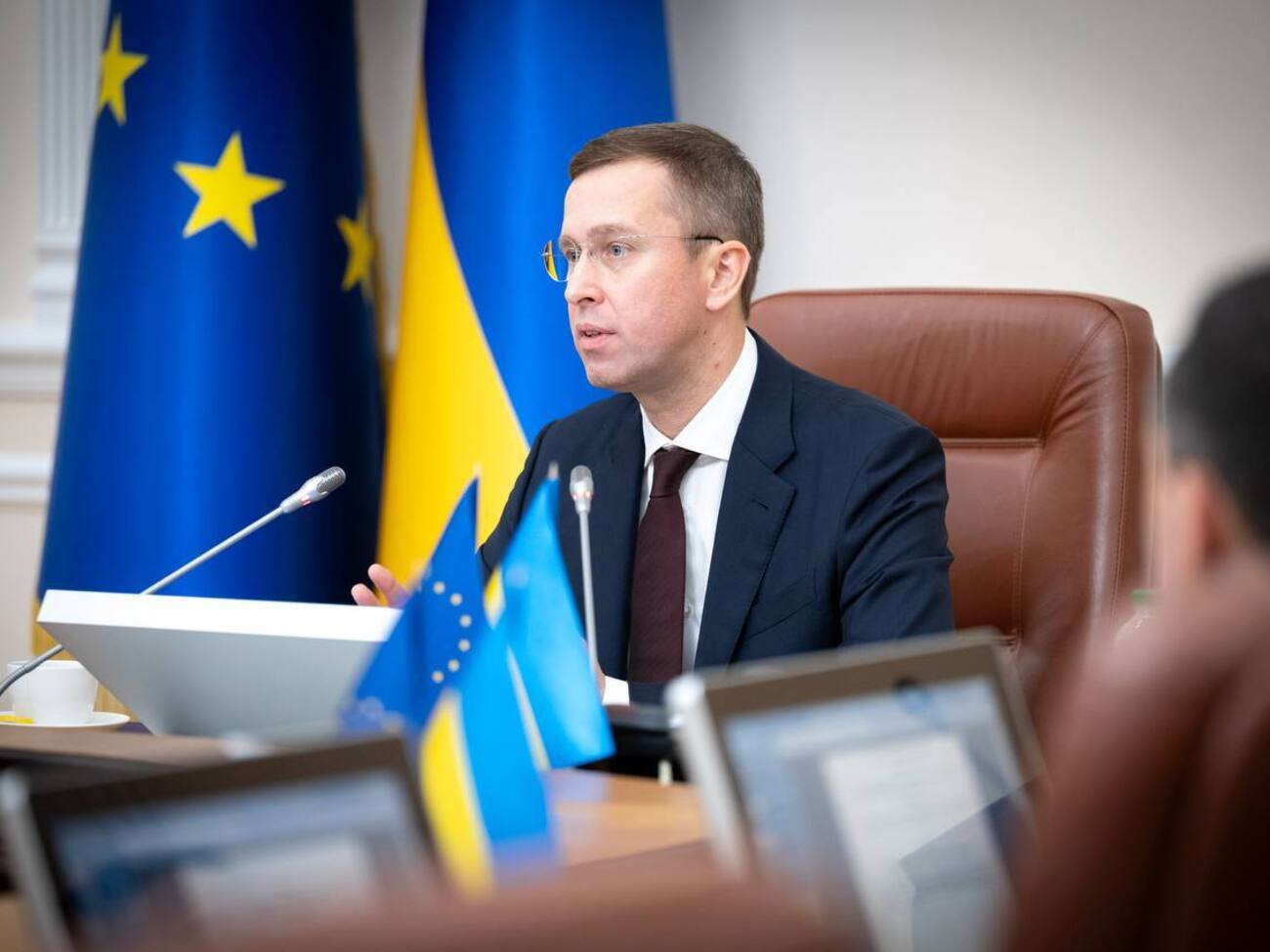 "Вистояти та перемогти". Уряд України схвалив програму діяльності, її цілі та завдання 